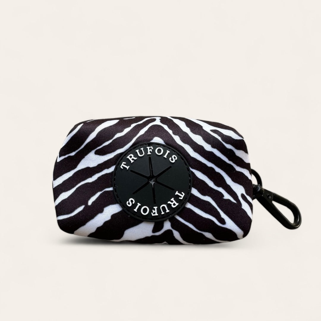 Poop Bag Holder Dispenser Black and White. Zebra Koiratarvikkeet. Kakkapussipidike.